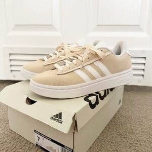 Grand Court Alpha Adidas Sneakers